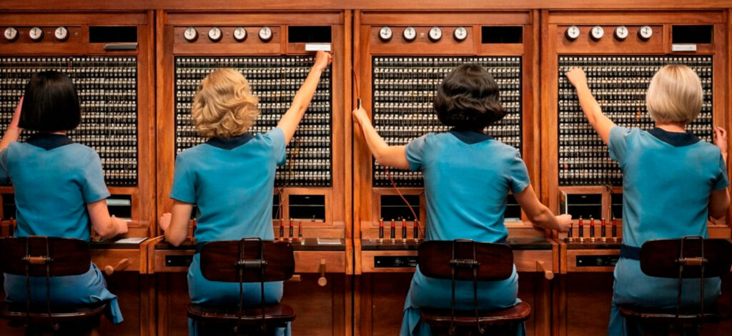 Atendimento telefônico em clínicas no modelo tradicional com telefonistas e centrais analógicas antigas